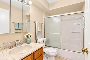 2212 Country Club Dr, Woodridge, IL 60517 - Photo 15