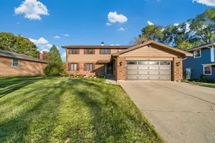 1011 Iroquois Dr, Elgin, IL 60123 - Photo 1