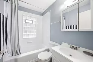 389 N Commonwealth Ave, Elgin, IL 60123 - Photo 15