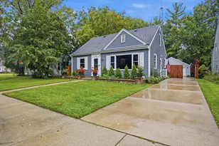 389 N Commonwealth Ave, Elgin, IL 60123 - Photo 3