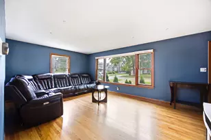 389 N Commonwealth Ave, Elgin, IL 60123 - Photo 5
