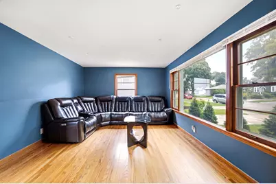 389 N Commonwealth Avenue, Elgin, IL 60123 - Photo 7