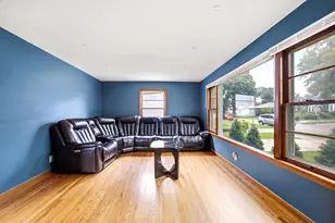 389 N Commonwealth Ave, Elgin, IL 60123 - Photo 7