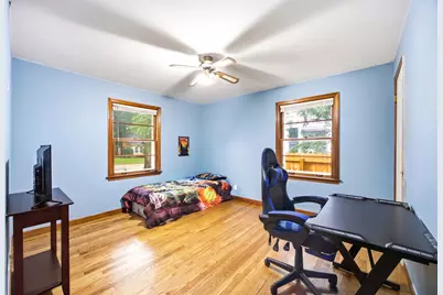 389 N Commonwealth Avenue, Elgin, IL 60123 - Photo 11