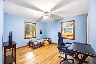 389 N Commonwealth Ave, Elgin, IL 60123 - Photo 11