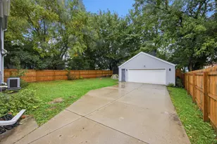 389 N Commonwealth Ave, Elgin, IL 60123 - Photo 35