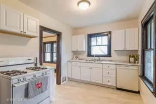 1102 S Cora St, Des Plaines, IL 60016 - Photo 3