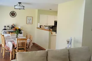 7975 Hedgewood Dr, Darien, IL 60561 - Photo 9