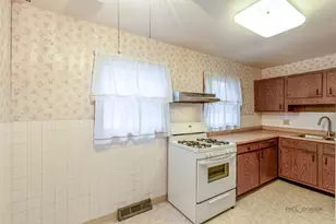 2717 Sunset Ave, Waukegan, IL 60087 - Photo 5