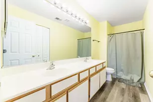1011 Sommerset Ct, Elgin, IL 60120 - Photo 9