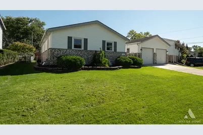 9149 S 89th Avenue, Hickory Hills, IL 60457 - Photo 3