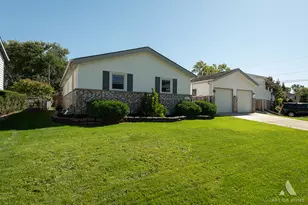 9149 S 89th Ave, Hickory Hills, IL 60457 - Photo 3