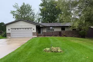 508 Winchester Dr, Freeport, IL 61032 - Photo 1