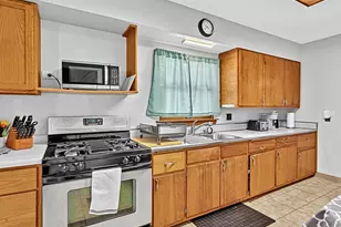 3536 Bernice Rd, Lansing, IL 60438 - Photo 9