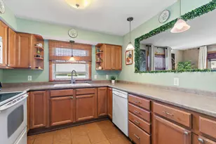 735 Ellwood Ave, Dekalb, IL 60115 - Photo 11