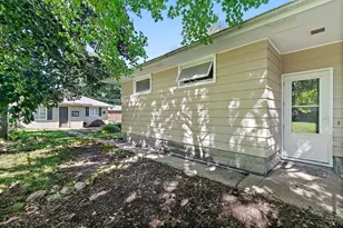 735 Ellwood Ave, Dekalb, IL 60115 - Photo 25