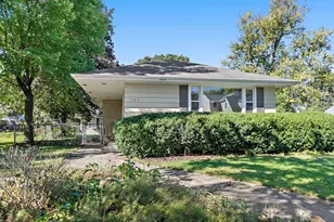735 Ellwood Ave, Dekalb, IL 60115 - Photo 3