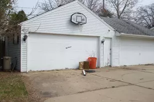 1016 S Independence Ave, Rockford, IL 61102 - Photo 9