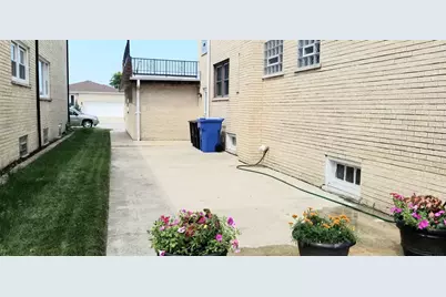 8407 W Brodman Avenue #1, Chicago, IL 60656 - Photo 23
