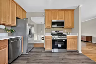 2S068 Churchill Ln, Glen Ellyn, IL 60137 - Photo 3