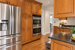 933 Country Ln, Buffalo Grove, IL 60089 - Photo 9