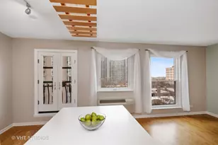 711 W Gordon Terrace, Chicago, IL 60613 - Photo 3