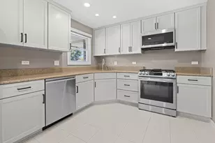 163 Bourne Ln, Bloomingdale, IL 60108 - Photo 7