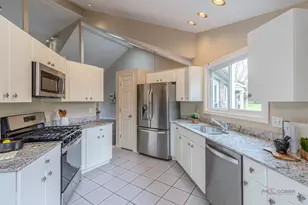 23 Willow Pkwy, Buffalo Grove, IL 60089 - Photo 9