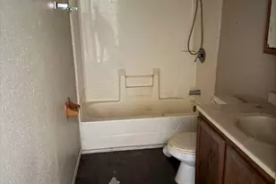 226 W Washington St, Utica, IL 61373 - Photo 5
