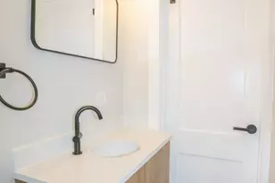 5338 W Montrose Ave, Chicago, IL 60641 - Photo 9