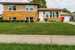 93 E Craig Dr, Chicago Heights, IL 60411 - Photo 1