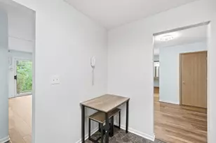 9s110 Lake Dr, Willowbrook, IL 60527 - Photo 7