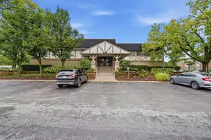 9s110 Lake Dr, Willowbrook, IL 60527 - Photo 17