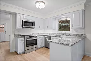 4319 Phyllis Dr, Northbrook, IL 60062 - Photo 9
