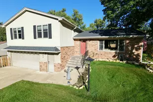 445 Stanford Dr, Marengo, IL 60152 - Photo 1
