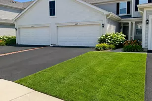 647 W Jonathan Dr, Round Lake, IL 60073 - Photo 1