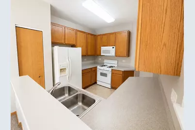 647 W Jonathan Drive, Round Lake, IL 60073 - Photo 3