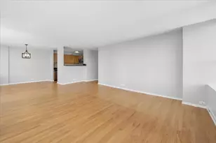 655 W Irving Park Rd, Chicago, IL 60613 - Photo 7