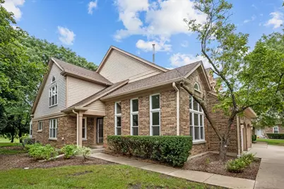 352 Satinwood Court N, Buffalo Grove, IL 60089 - Photo 1