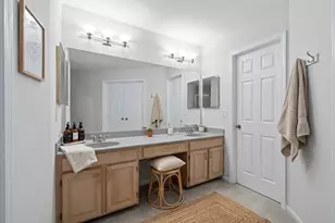 352 Satinwood Ct N, Buffalo Grove, IL 60089 - Photo 9