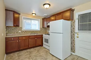 2609 W Fitch Ave, Chicago, IL 60645 - Photo 5