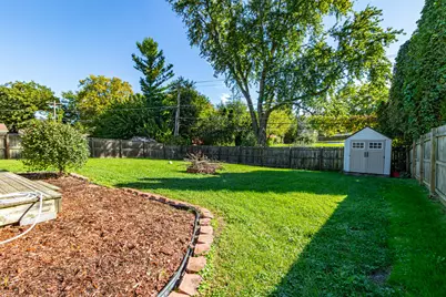 103 Hickory Drive, Lindenhurst, IL 60046 - Photo 29
