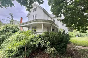 203 W Locust St, Canton, IL 61520 - Photo 5