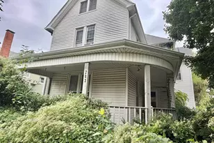 203 W Locust St, Canton, IL 61520 - Photo 7