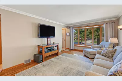 11629 S Avenue J, Chicago, IL 60617 - Photo 3