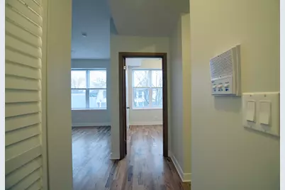 3804 W Montrose Avenue #201, Chicago, IL 60618 - Photo 3