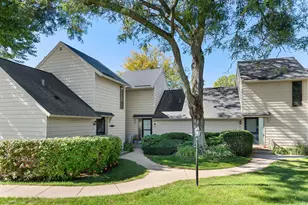 569 Dunham Rd, Gurnee, IL 60031 - Photo 1