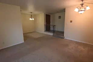 928 Surrey Dr, Schaumburg, IL 60193 - Photo 5