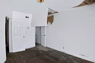 7951 S Clyde Ave, Chicago, IL 60617 - Photo 35