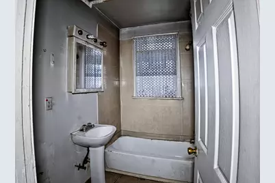 7951 S Clyde Avenue, Chicago, IL 60617 - Photo 29